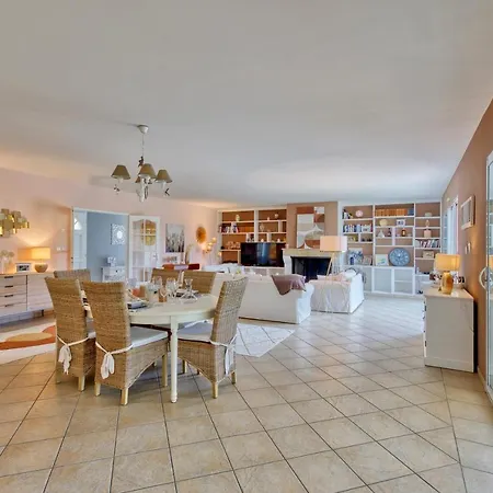 - Charmante Maison Avec Piscine
