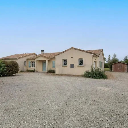 Holiday home - Charmante Maison Avec Piscine Migron