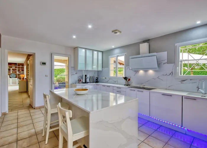 - Charmante Maison Avec Piscine Hébergement de vacances