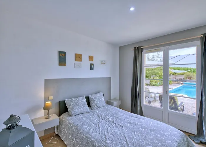 - Charmante Maison Avec Piscine *