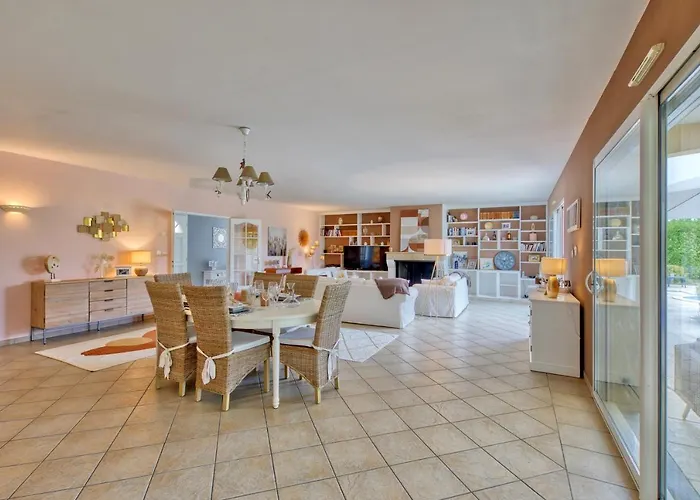 - Charmante Maison Avec Piscine