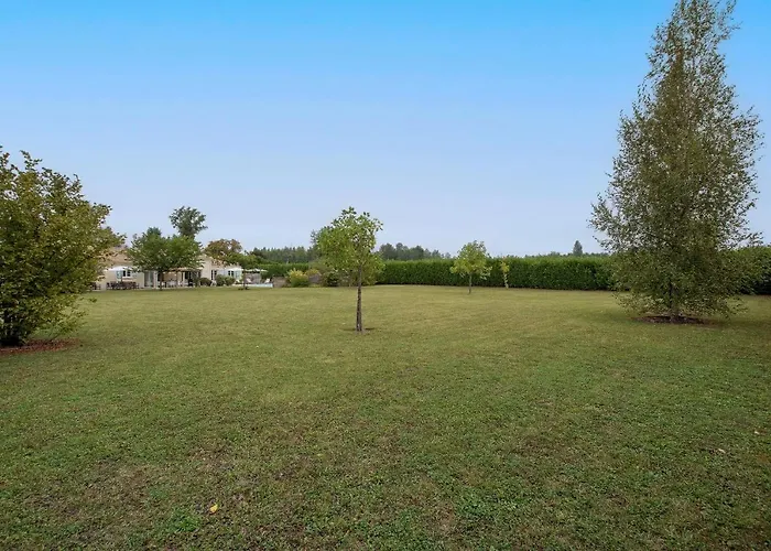Hébergement de vacances - Charmante Maison Avec Piscine Migron